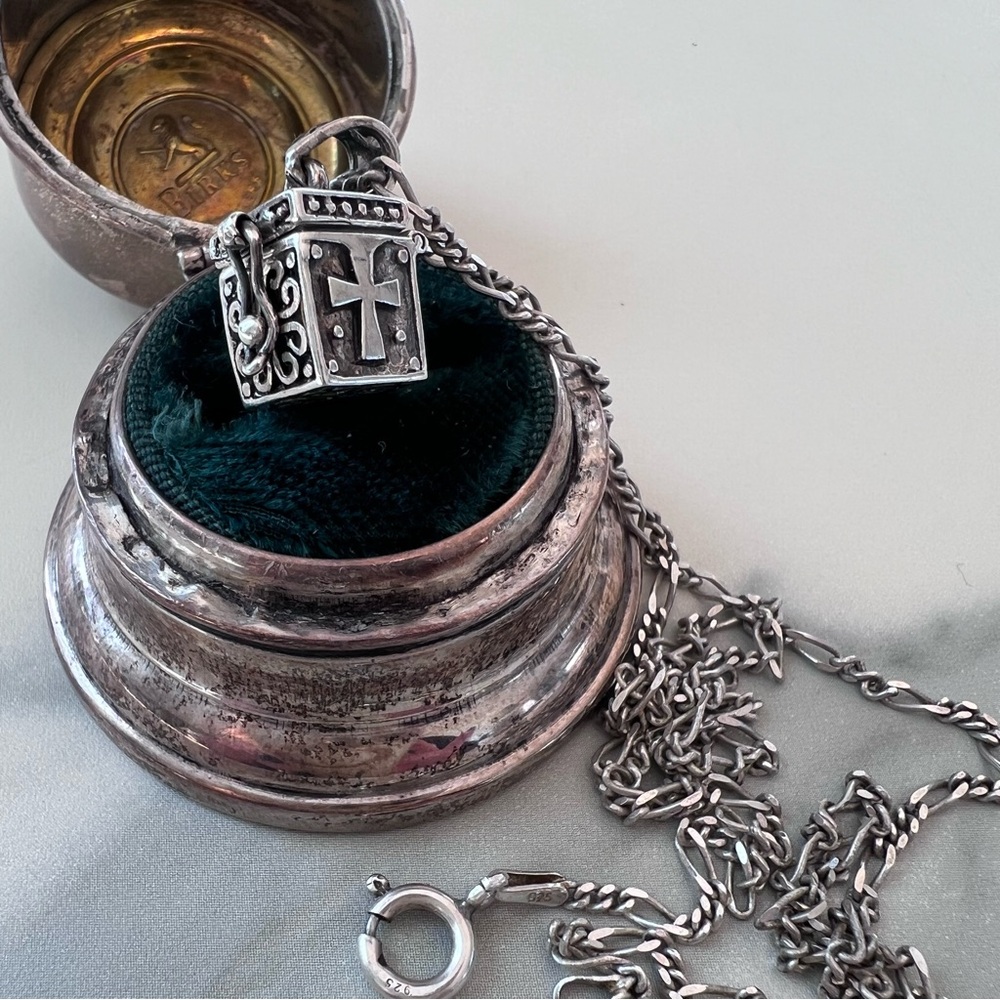 Mysterious Vintage .925 Sterling Prayer Box w/ Hinged Lid and 2mm Figaro Chain